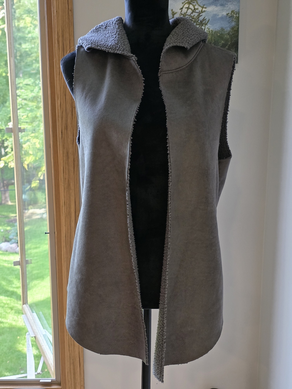 Dylan Los Angeles Faux Suede and Sherpa-Lined Hooded Vest-Women's Medium.